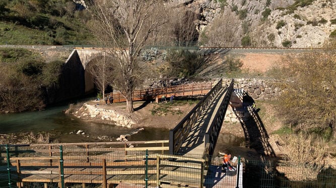 El nuevo puente tiene una longitud de 30 metros y un paso ancho de 1,50 metros.