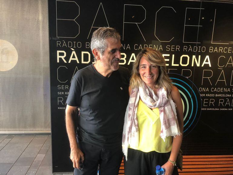 Joaquim Oristrell i Aurora Depares, als estudis de Ràdio Barcelona.