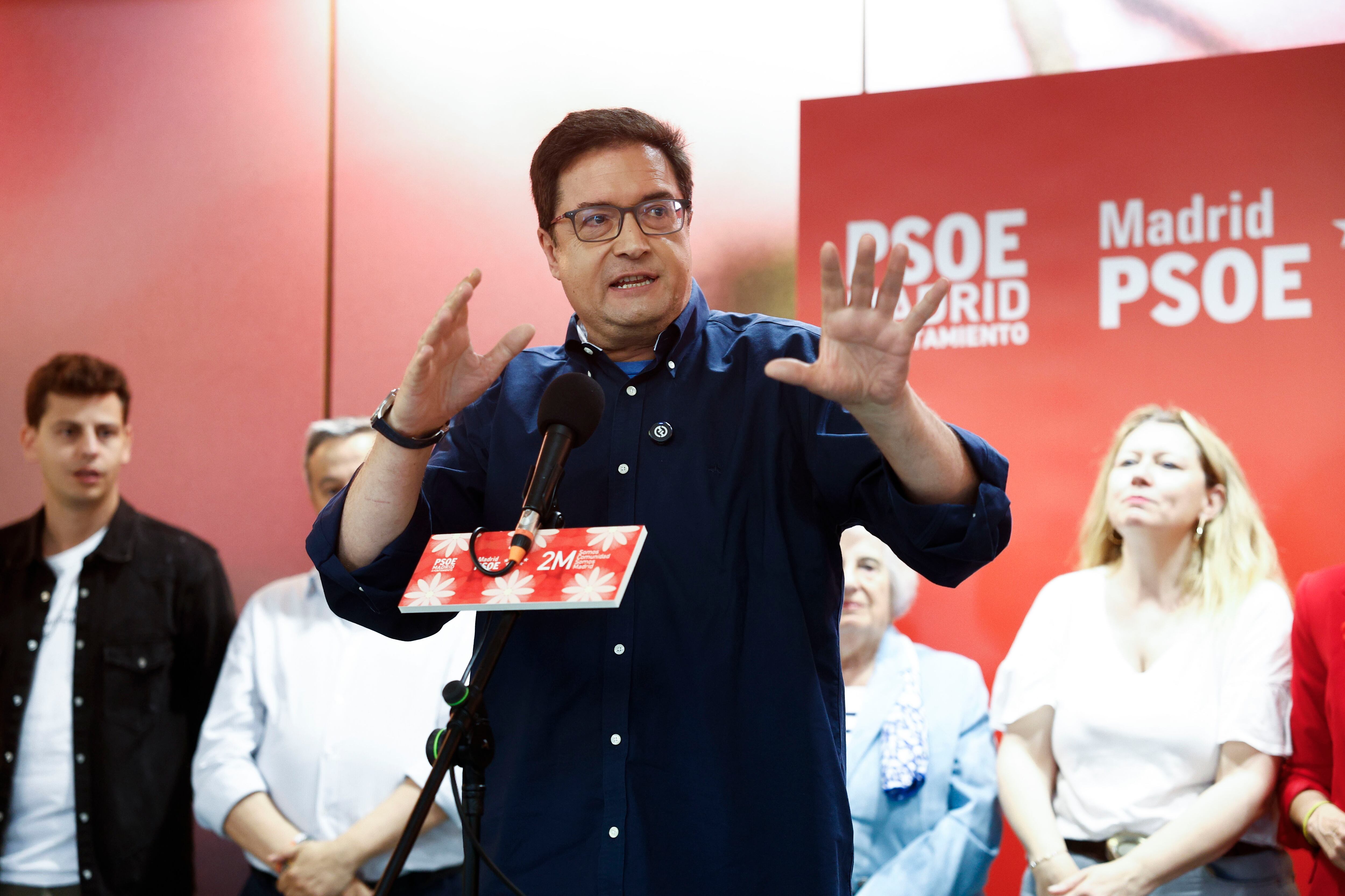 El ministro para la Transformación Digital y de la Función Pública, Óscar López, interviene en la fiesta organizada por el PSOE-M con motivo de la celebración del 2 de mayo, este sábado en Madrid.