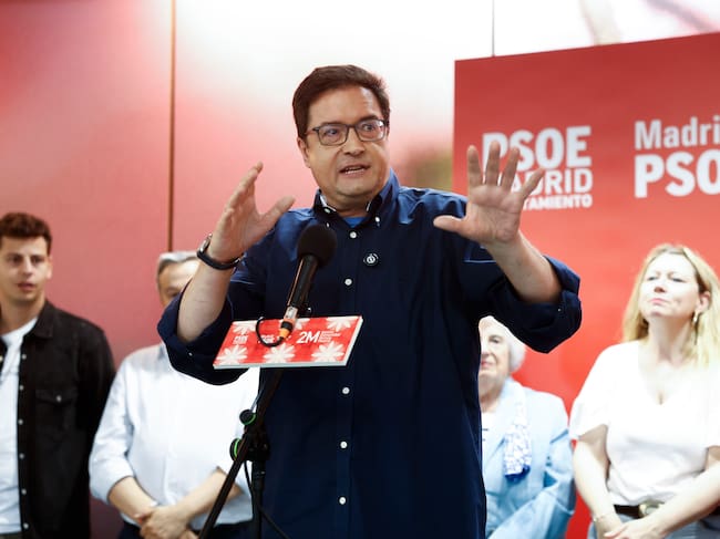 El ministro para la Transformación Digital y de la Función Pública, Óscar López, interviene en la fiesta organizada por el PSOE-M con motivo de la celebración del 2 de mayo, este sábado en Madrid.