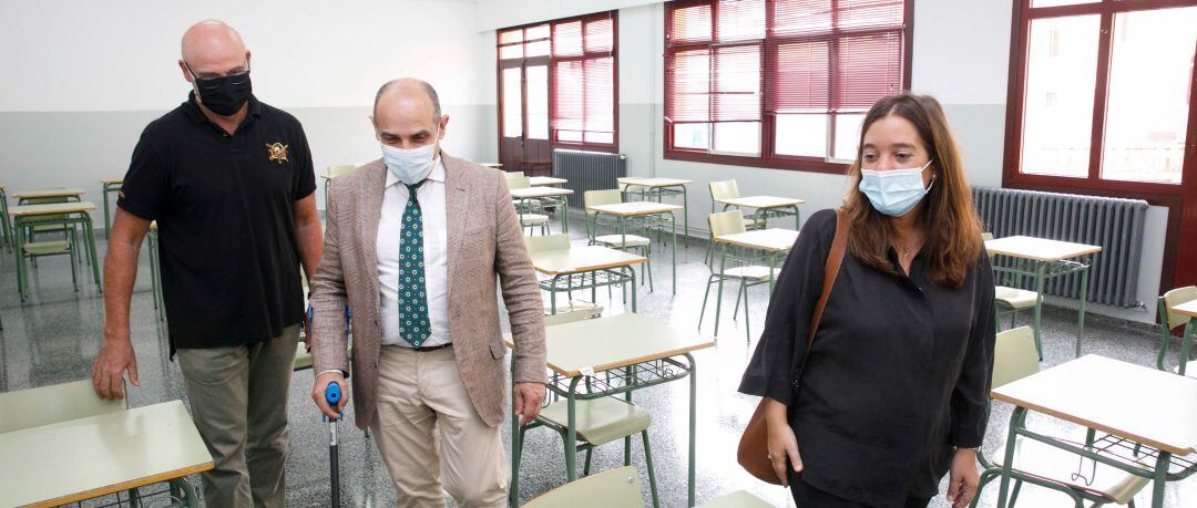 Inés Rey visita el colegio Curros Enríquez