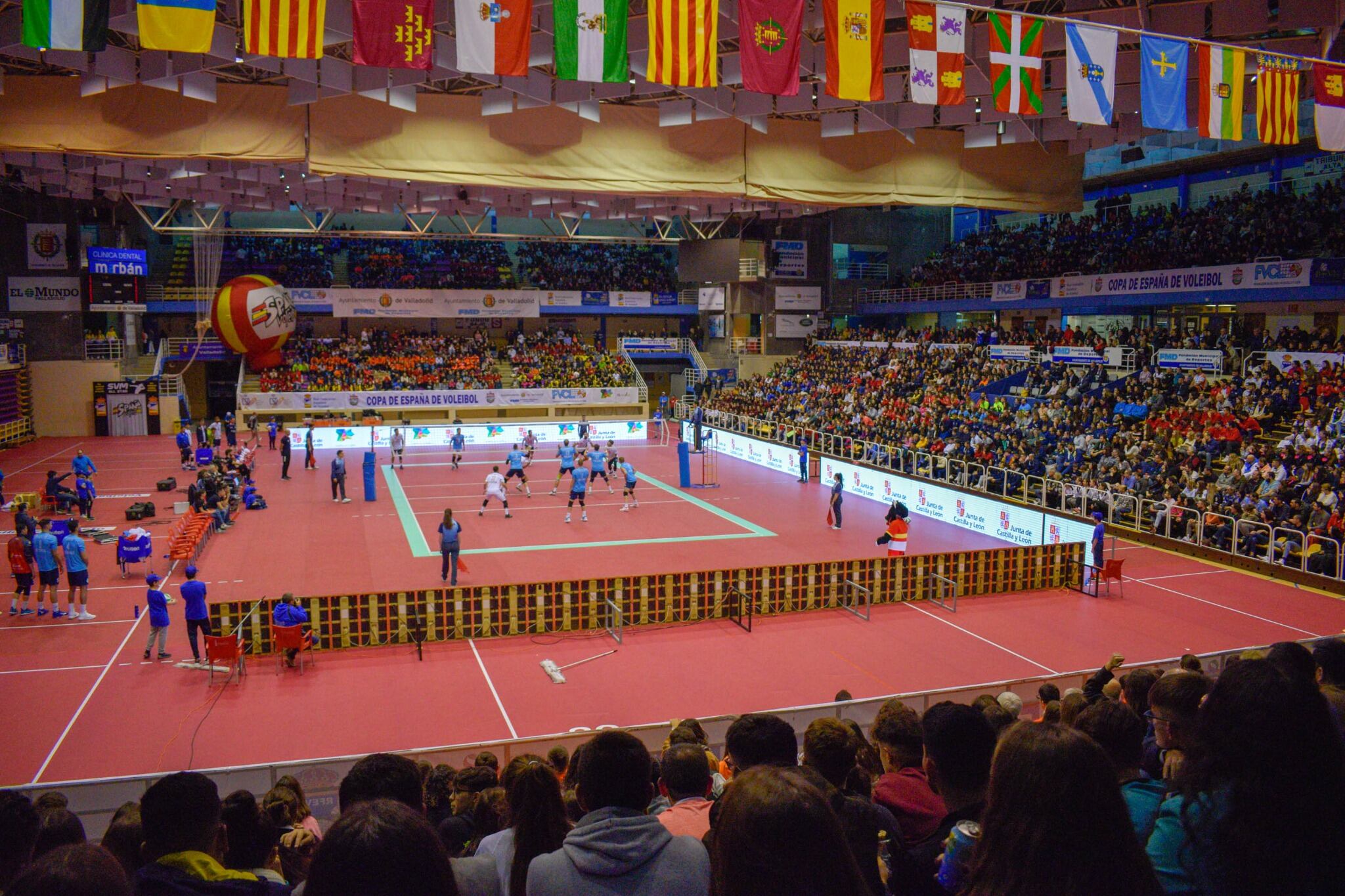 Partido de las estrellas de voleibol en Guadajálara.