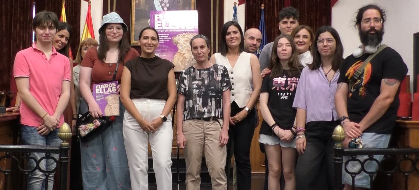 Alumnos del IES Misteri d'Elx que han ayudado al cómic Fueron Ellas