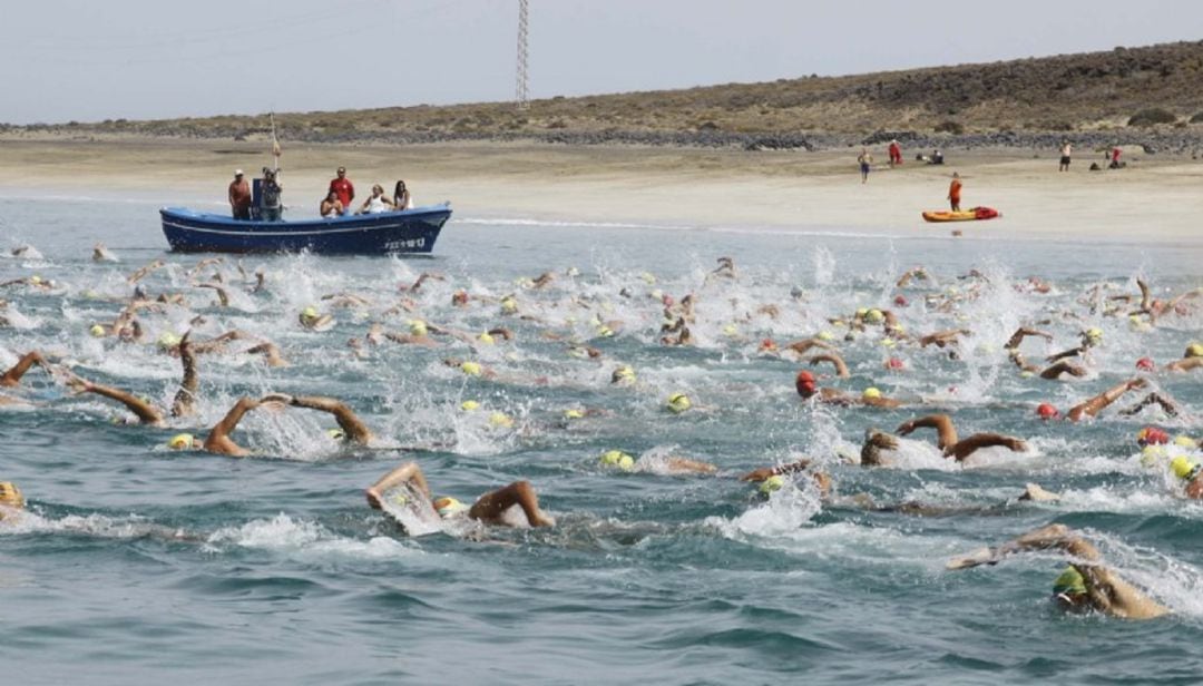 Salida de una de las ediciones de la Travesía El Río entre Lanzarote y La Graciosa.