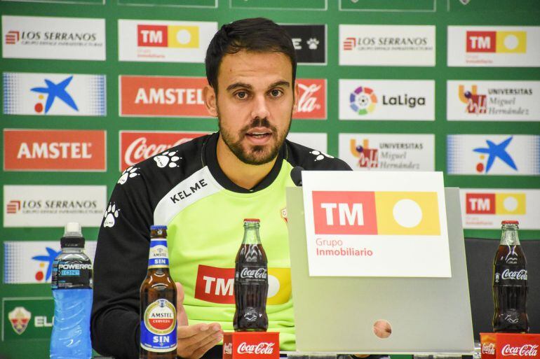 Javi Matilla en la Sala de Prensa del estadio Martínez Valero