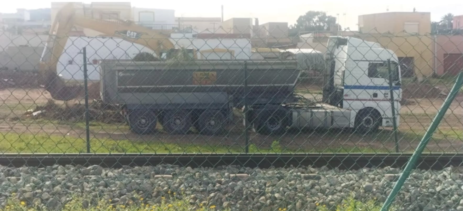 Vecinos denuncian traslados de tierras contaminadas de Los Mateos a Molinos Marfagones durante la descontaminación