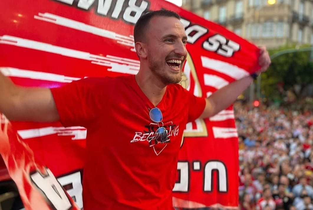 Foto publicada en su perfil de Instagram celebrando el ascenso a Primera División.