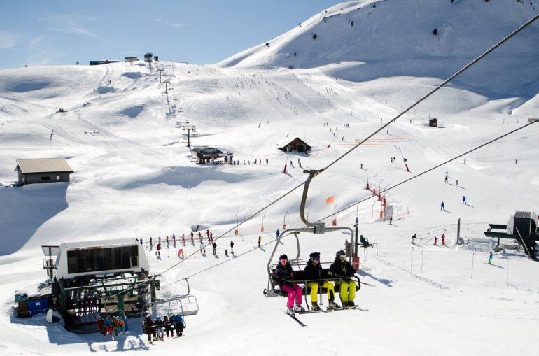 Casi el cien por cien del dominio esquiable abierto en Semana Santa en el Pirineo de Aragón 