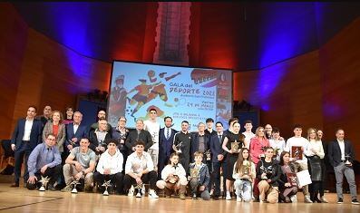 Foto de familia de los premiados