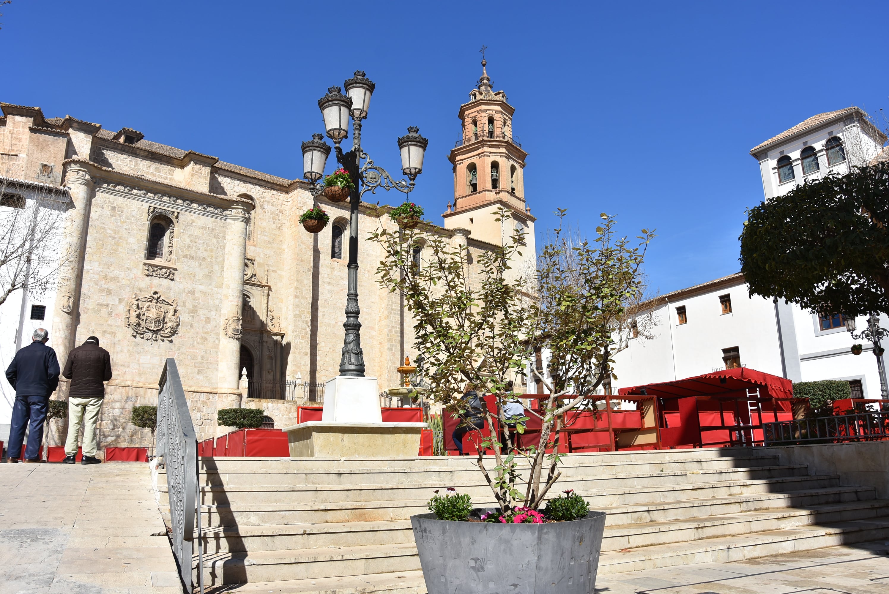 Plaza Mayor de Baza engalanada para la Semana Santa