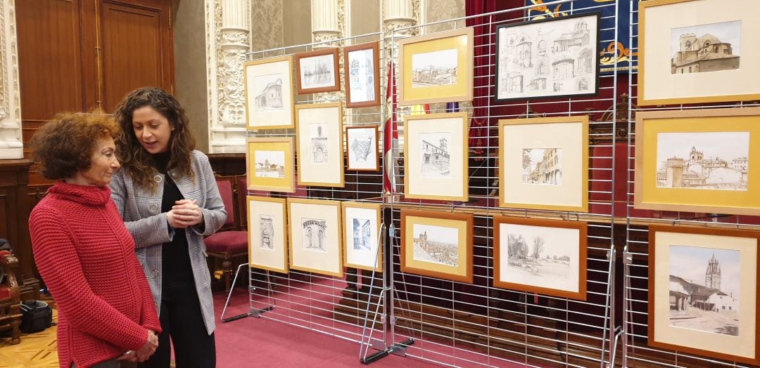 Maria Antonia Pastor (i), viuda de Julio del Val y Carolina Valbuena (d), diputada de Cultura