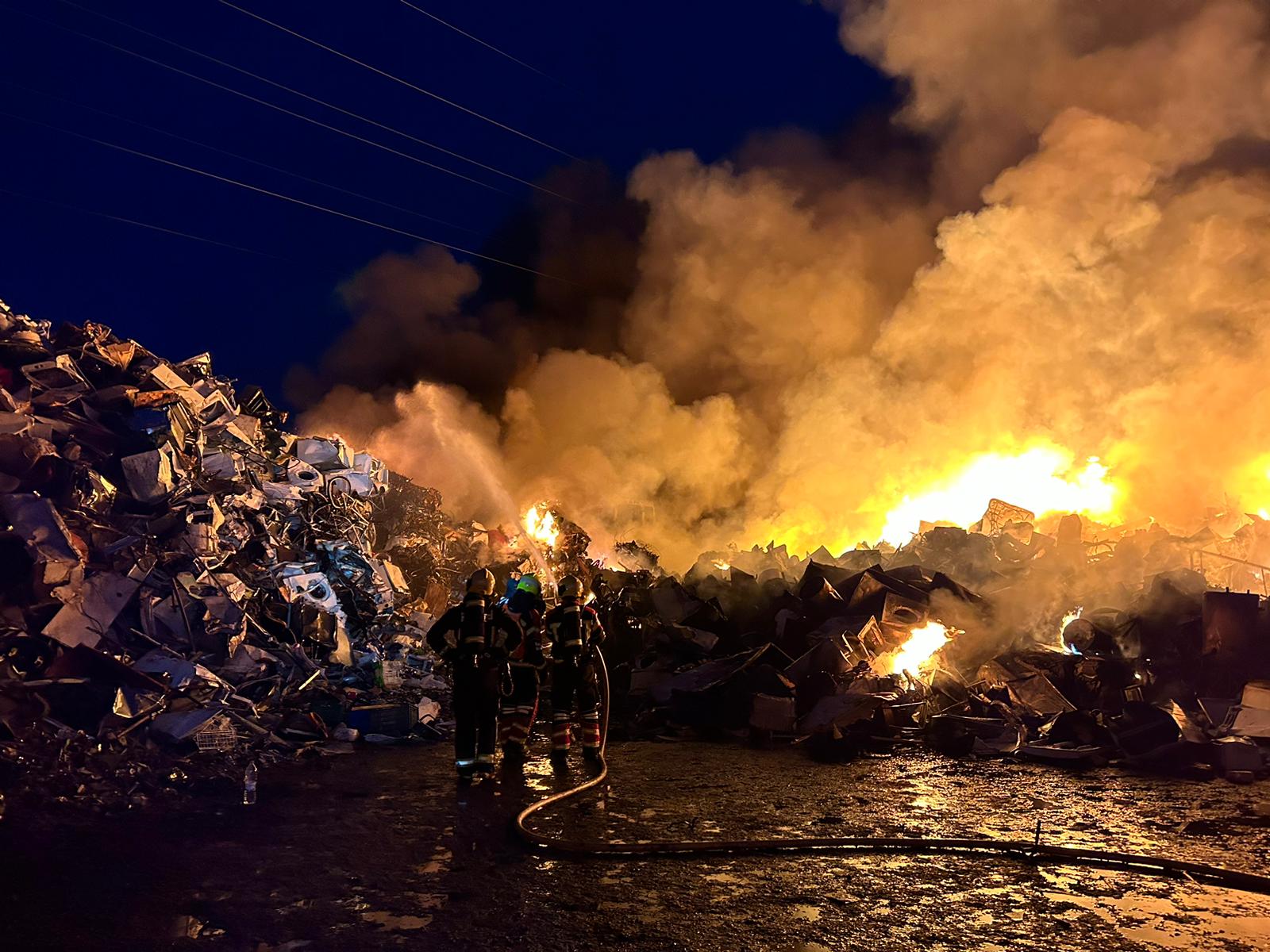 Incendio en una chatarrería de Pepino. Foto del Consorcio Provincial de Bomberos de Toledo.