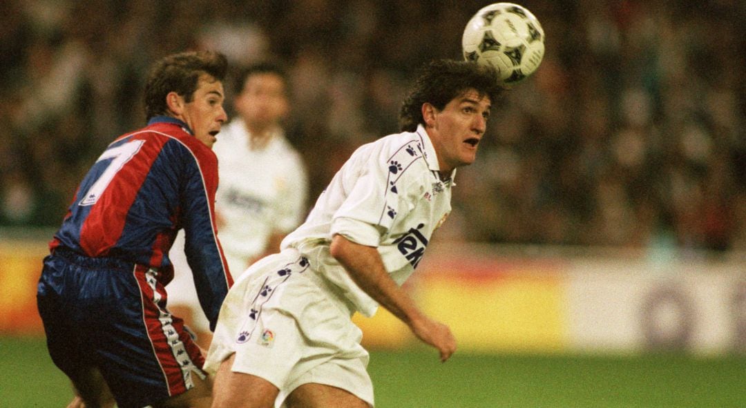 Mikel Lasa, en un partido entre el Barcelona y el Real Madrid.