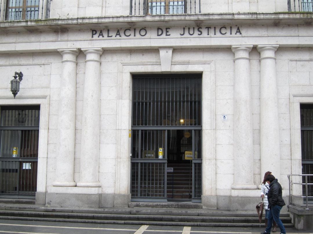 Exterior de la Audiencia Provincial de Valladolid