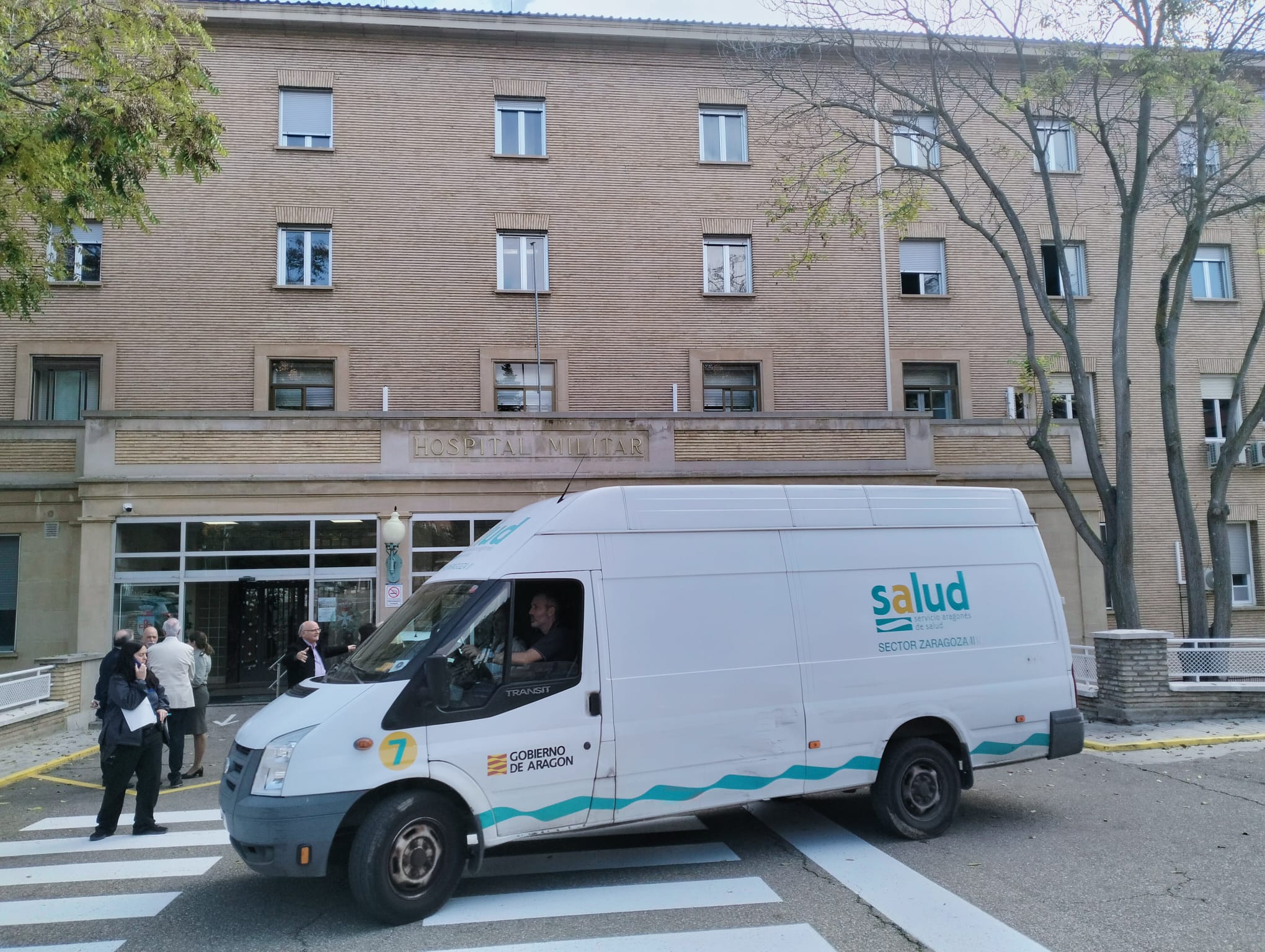 Ambulancia de servicio en el Hospital de la Defensa de Zaragoza