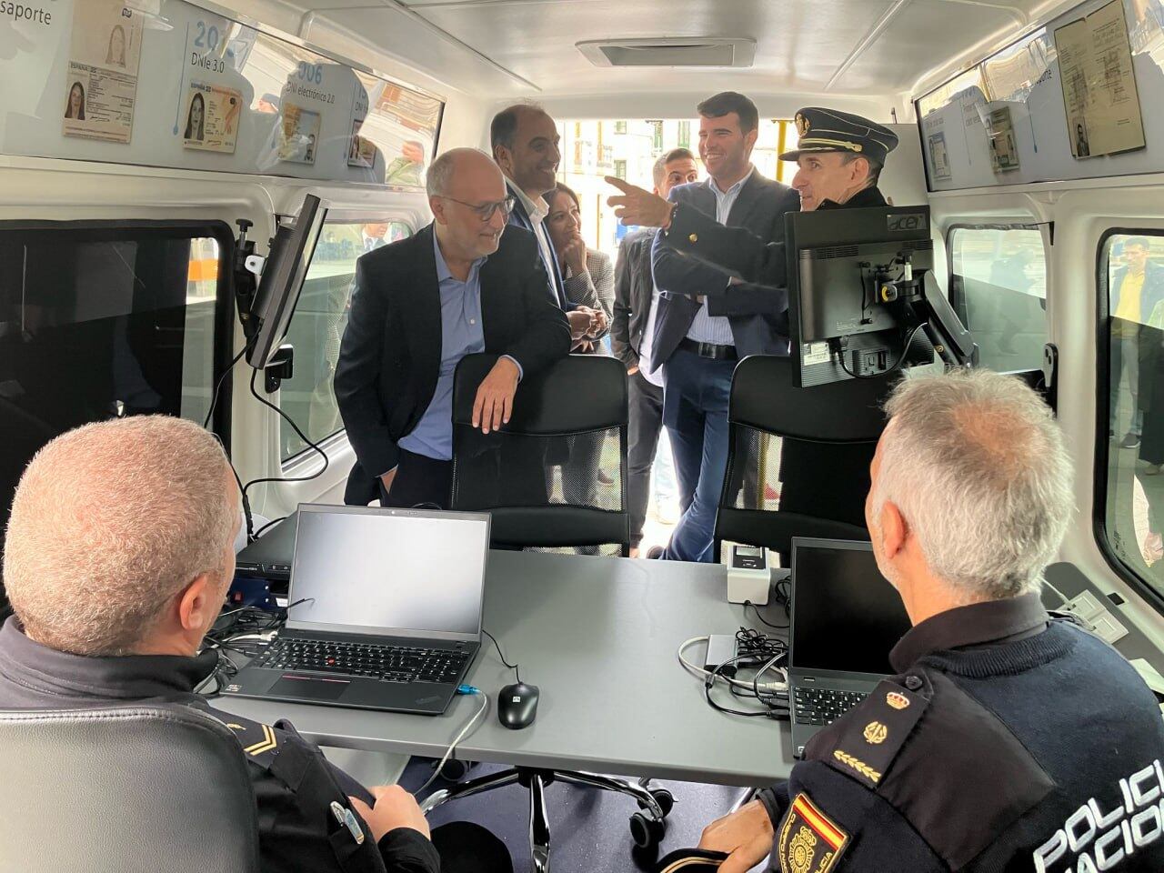 Vehículo para la expedición del DNI y Pasaporte en Pontevedra