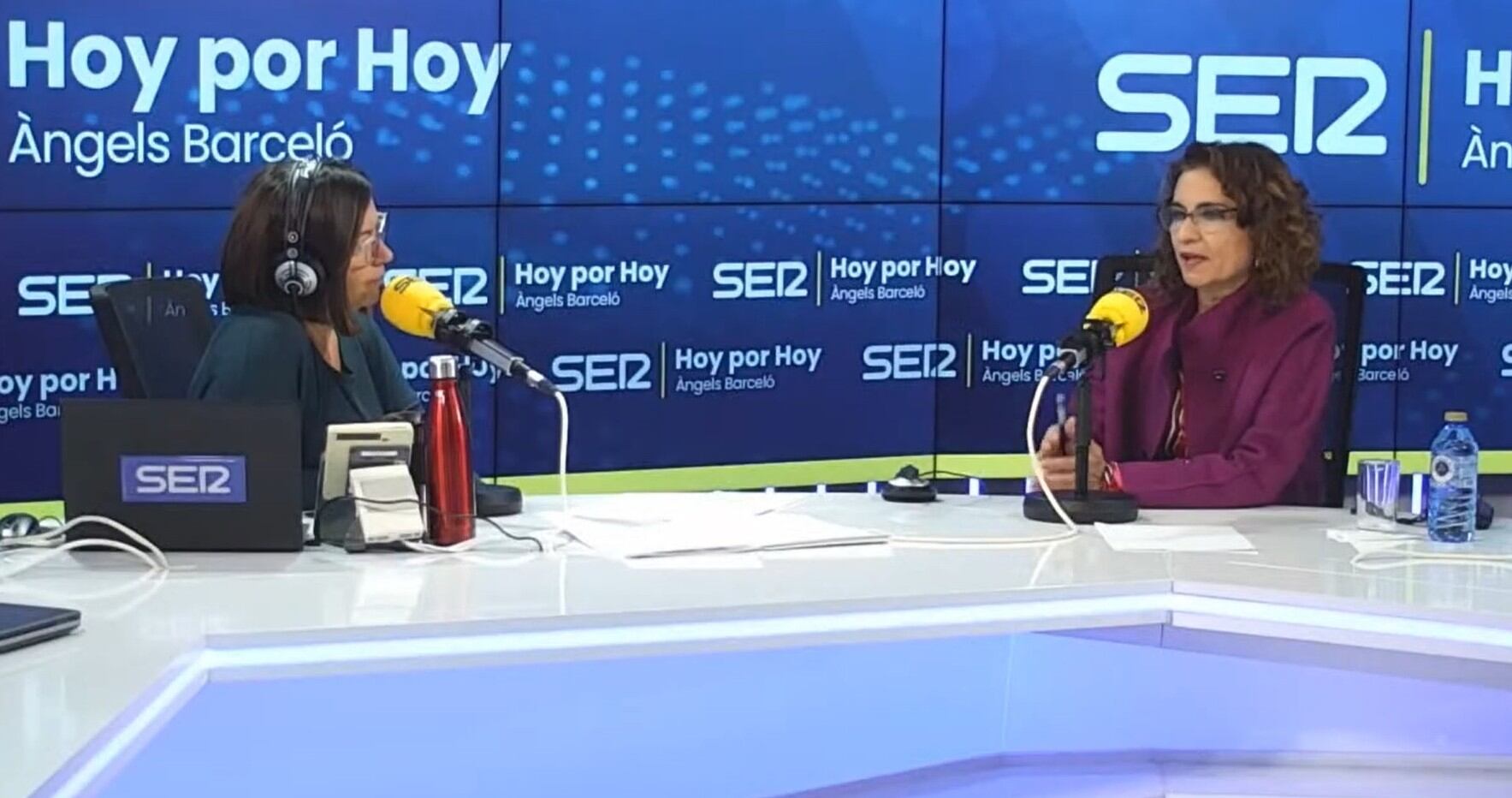 La ministra de Hacienda y Función Pública, María Jesús Montero, durante la entrevista, a 25 de noviembre de 2022.