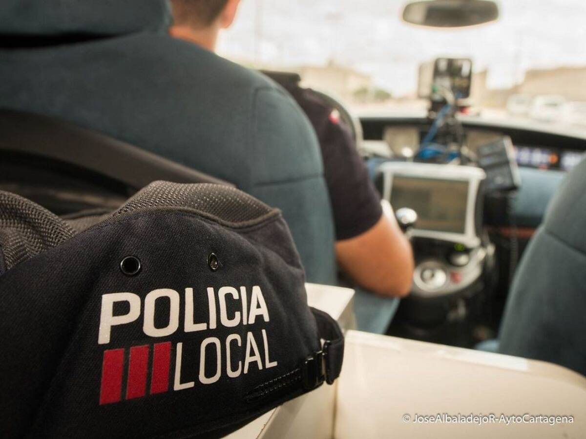 Detenido por circular con una velocidad excesiva e incumplir el confinamiento