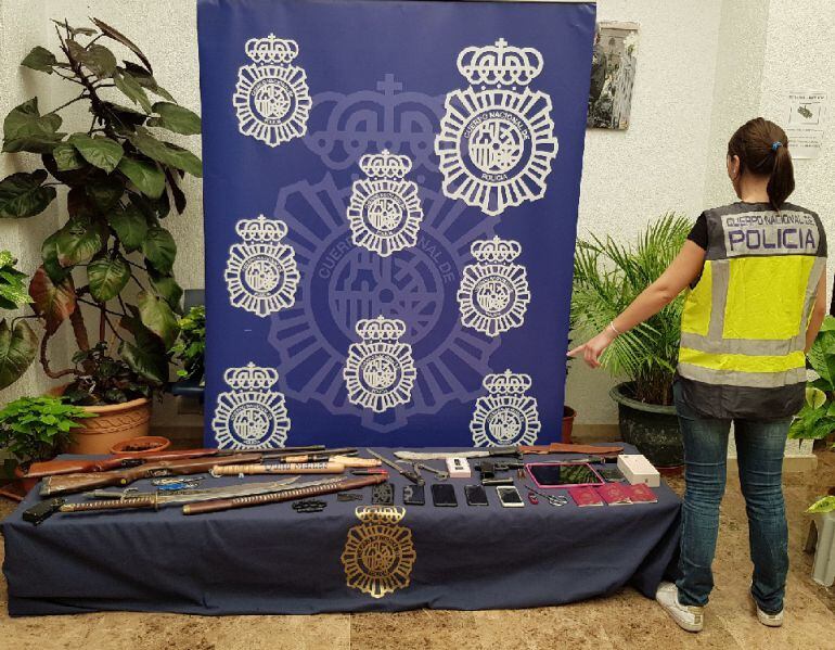 Material incautado por la Policía Nacional en el barrio malagueño de La Palmilla