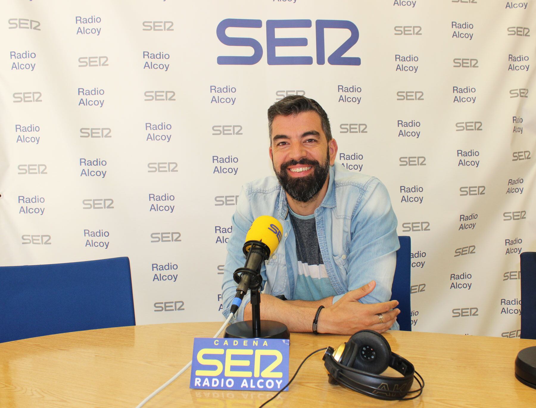 José Luis Candela, alcalde de Tibi en l&#039;estudi central de Radio Alcoy