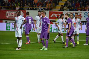 Touré y Coentrao salieron al partido desde el banquillo