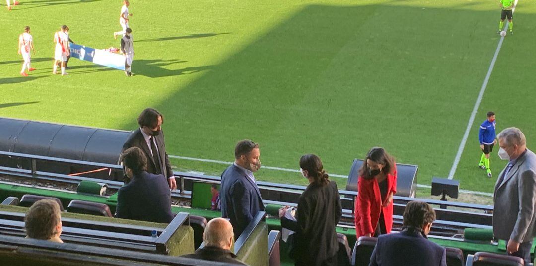 Santiago Abascal y Rocío Monasterio, en el estadio de Vallecas