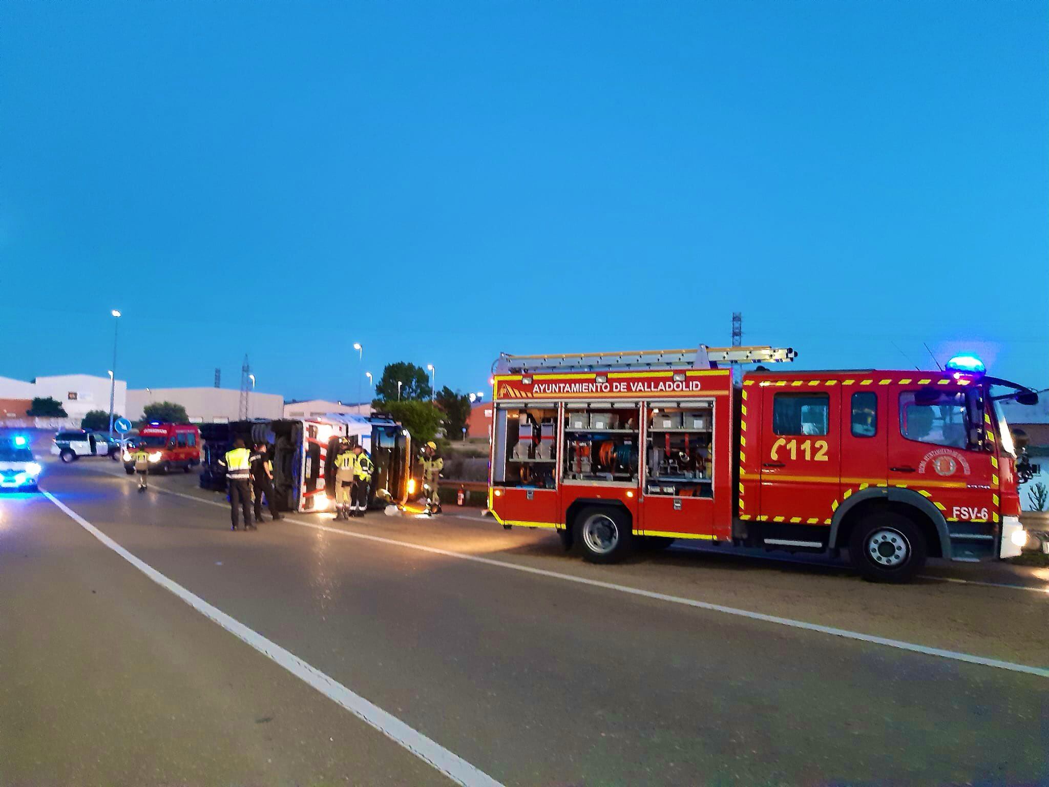 El conductor del camión ha resultado herido leve