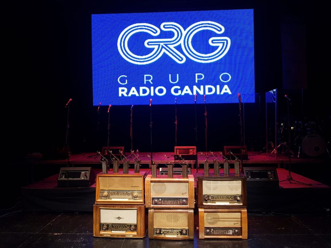 Premis del Grup Ràdio Gandia 2019 amb el nou logotip que estrena este mitjà de comunicació.