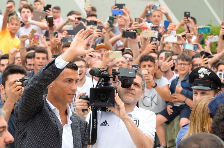 Cristiano Ronaldo en su llegada a la presentación con la Juventus