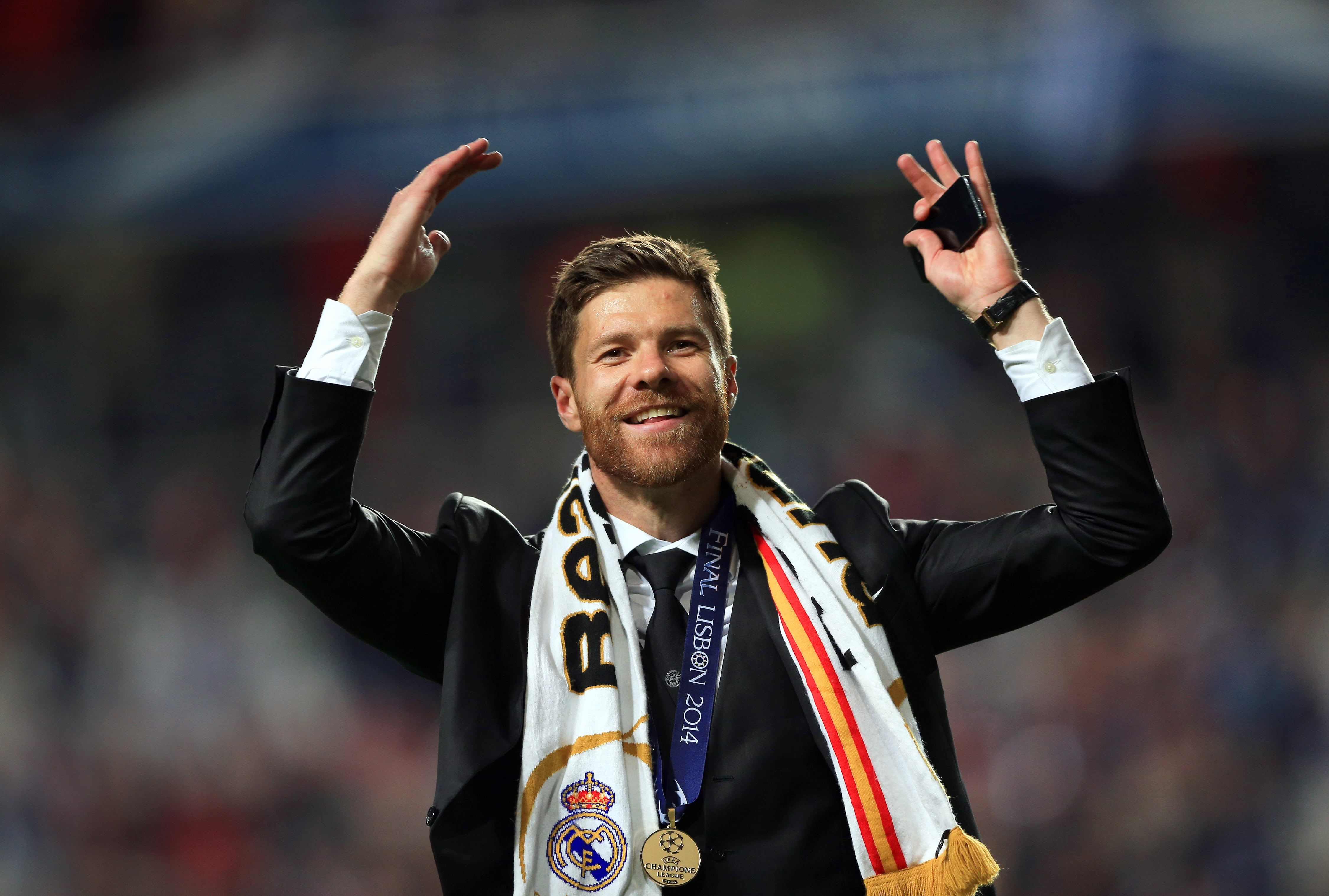 Xabi Alonso celebra la décima Champions del Real Madrid
