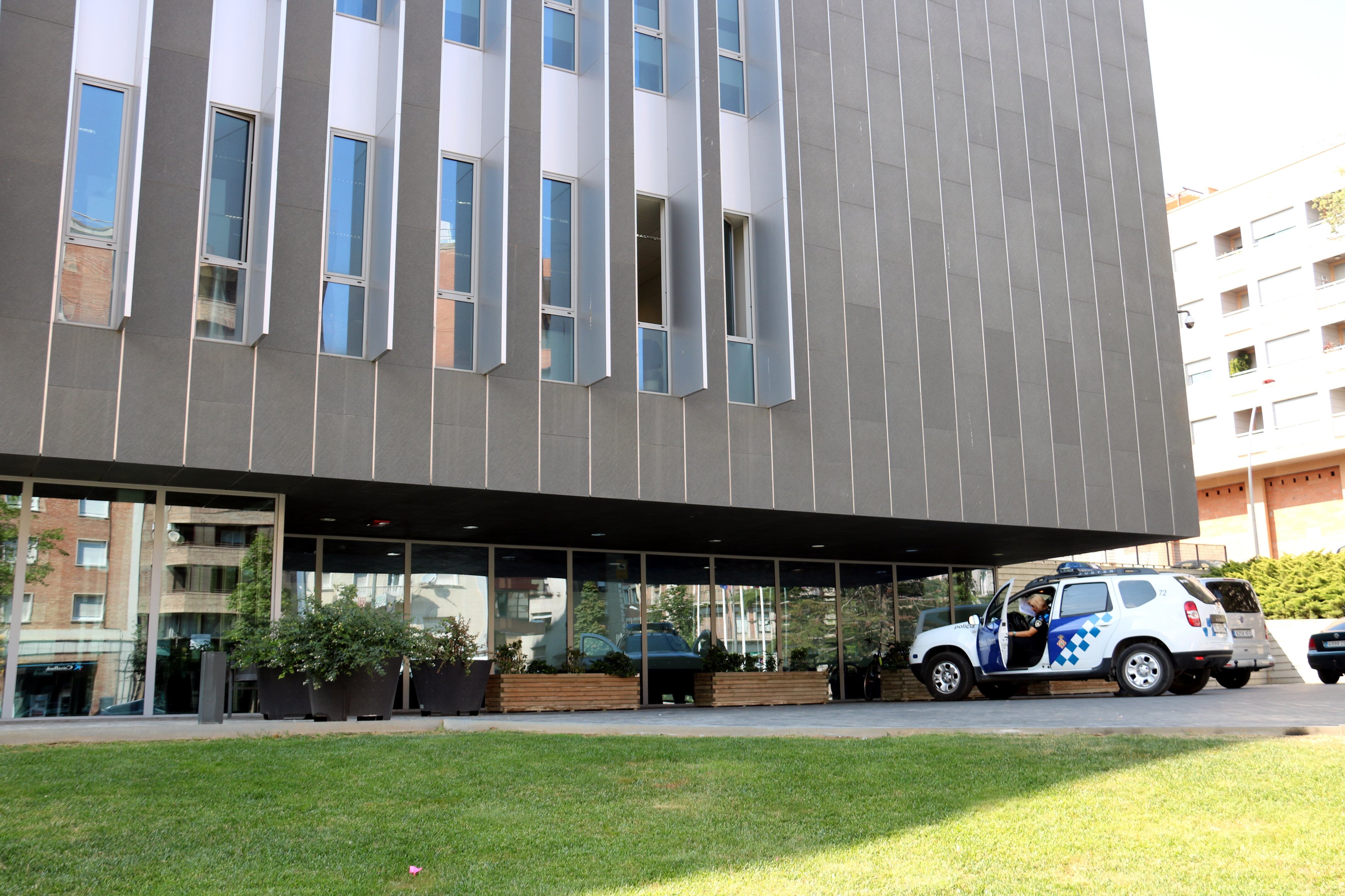 A la imatge, façana de la seu central de la Guàrdia Urbana de Lleida, al carrer Salmeron. Foto: ACN.
