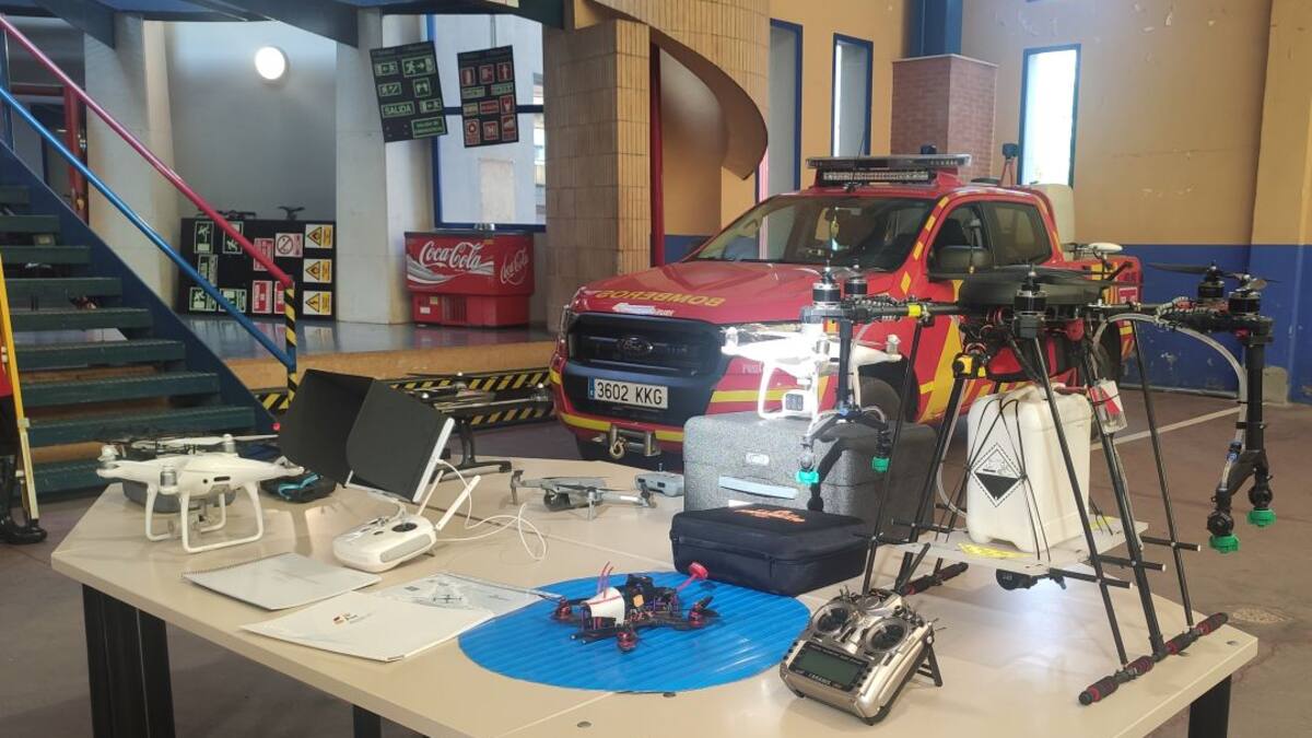 Presentado el servicio de dron de Bomberos de Linares