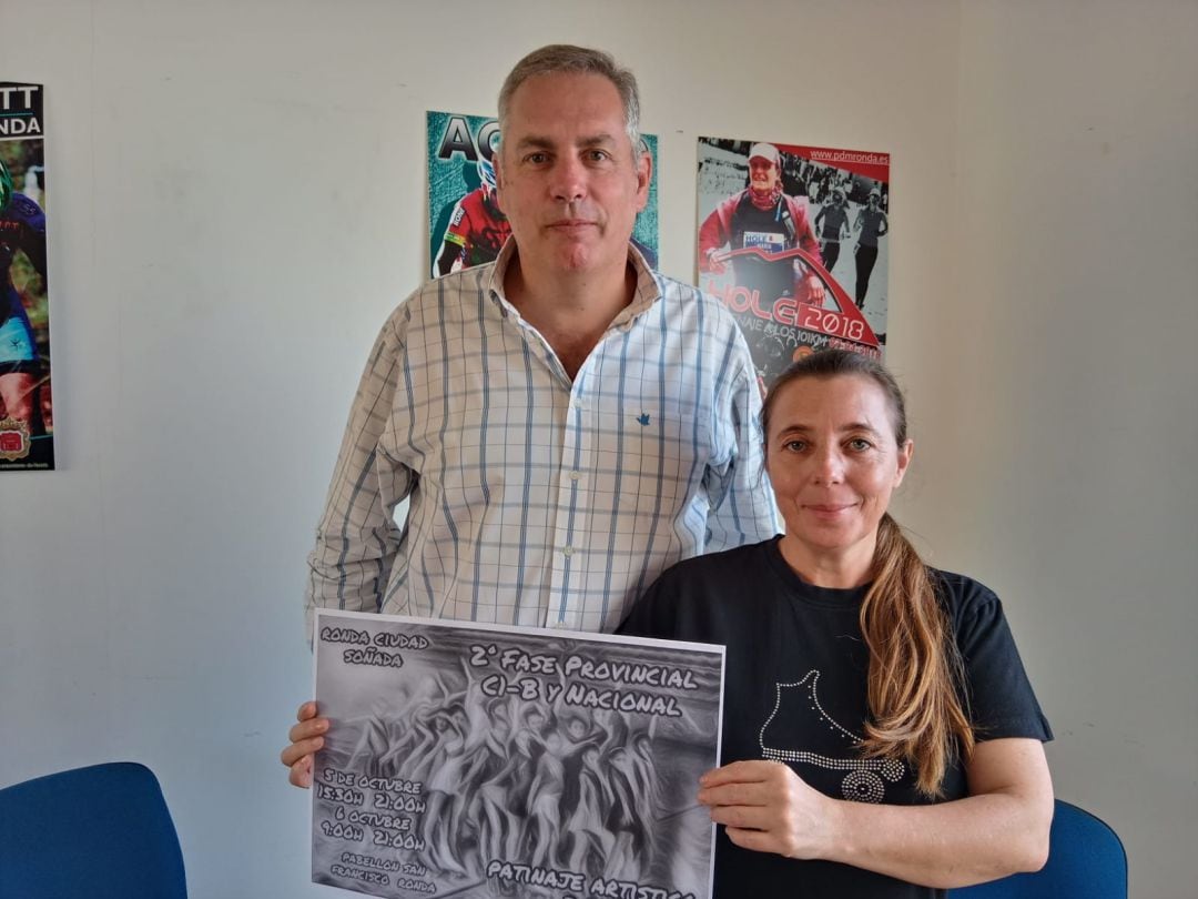 El delegado munciipal de Deportes, Carlos Mirasol, junto a la presidenta del club rondeño, Azucena Pastora