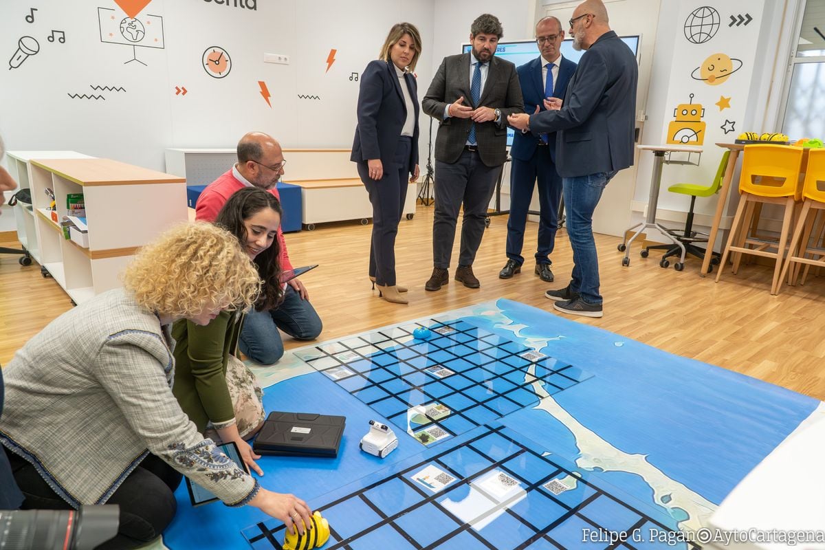 Fernando López Miras y Noelia Arroyo en la presentación de la Estrategia Regional de Digitalización Educativa 'Libre'