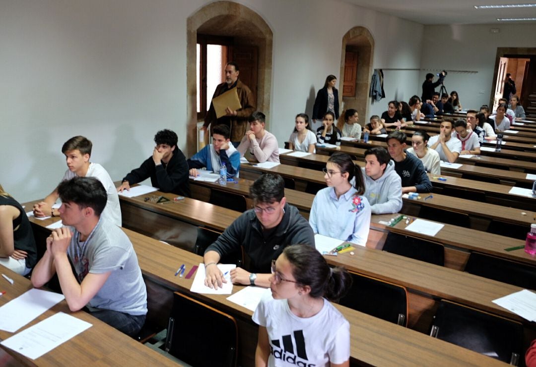 Imagen de archivo de un examen de EBAU en Salamanca