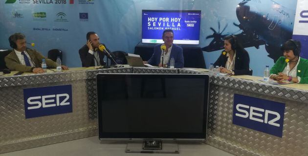 Carlos Gómez Camacho, Javier Cortés, Salomón Hachuel y las alumnas Cristina Barradas y Marta Núñez