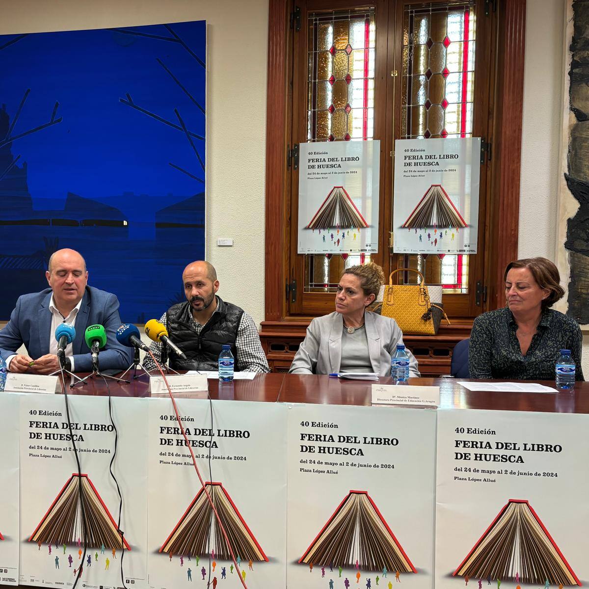 Los libreros oscenses muestran su hartazgo por no haber cobrado todavía las becas de libros de texto