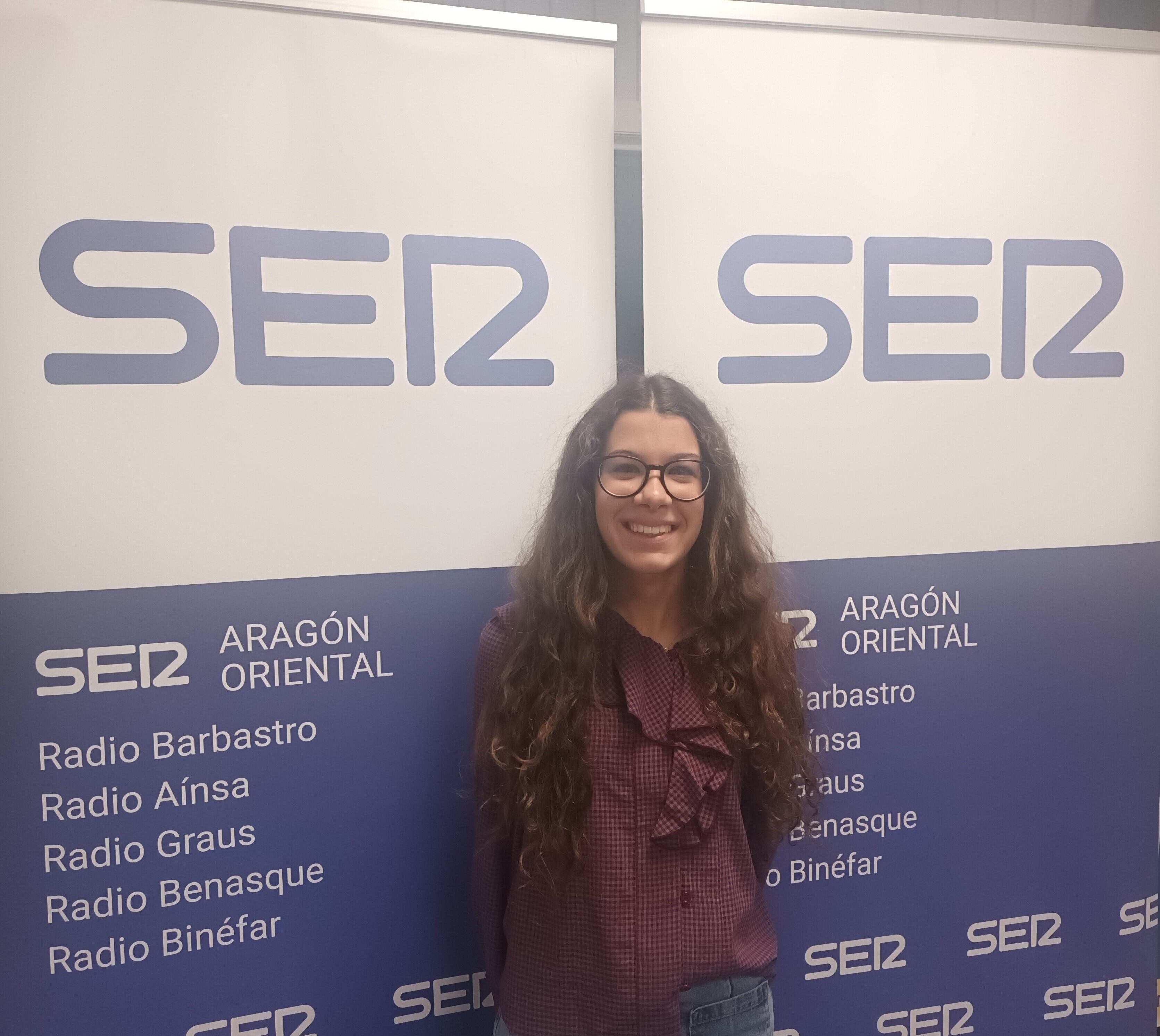 Noa Sierra en los estudios de Ser Aragón Oriental