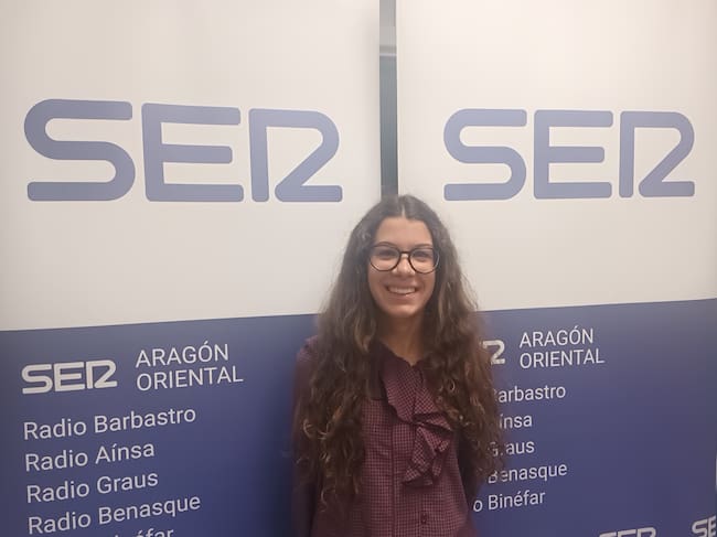 Noa Sierra en los estudios de Ser Aragón Oriental