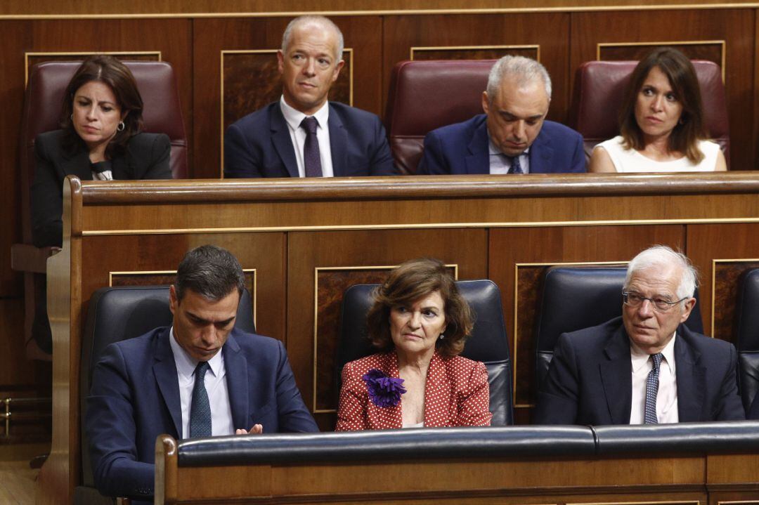 Sánchez, Calvo y Borrel en la segunda votación en el Congreso de los Diputados para la investidura del candidato socialista a la Presidencia del Gobierno.