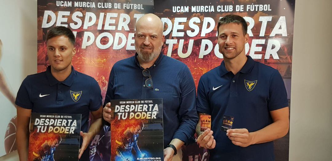 Adán Gurdiel, Pablo Rosique y Cristhian Britos en la presentación de campaña de abonos