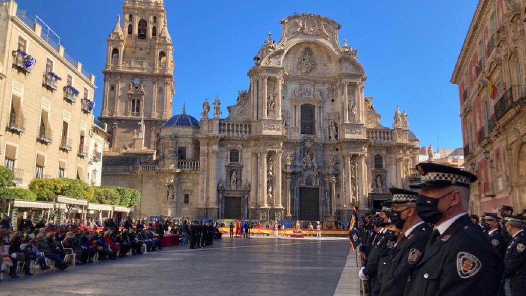 La plaza Cardenal Belluga ha sido el escenario de la celebración de la festividad de San Patricio, aunque este se celebra al 17 de marzo