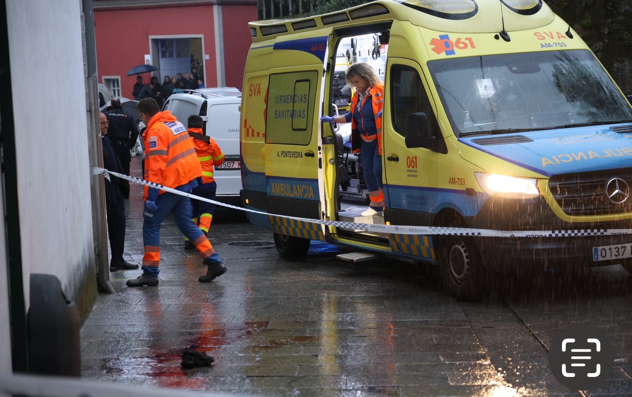 VILAXOAN (PONTEVEDRA), 27/04/2024.- Vista del lugar donde un hombre ha muerto apuñalado este viernes en Vilaxoán, en Vilagarcía (Pontevedra), y la Policía Nacional y la Local han tratado de averiguar el paradero del autor del crimen, que, tras darse a la fuga, fue arrestado en A Illa de Arousa. EFE/Sxenick
