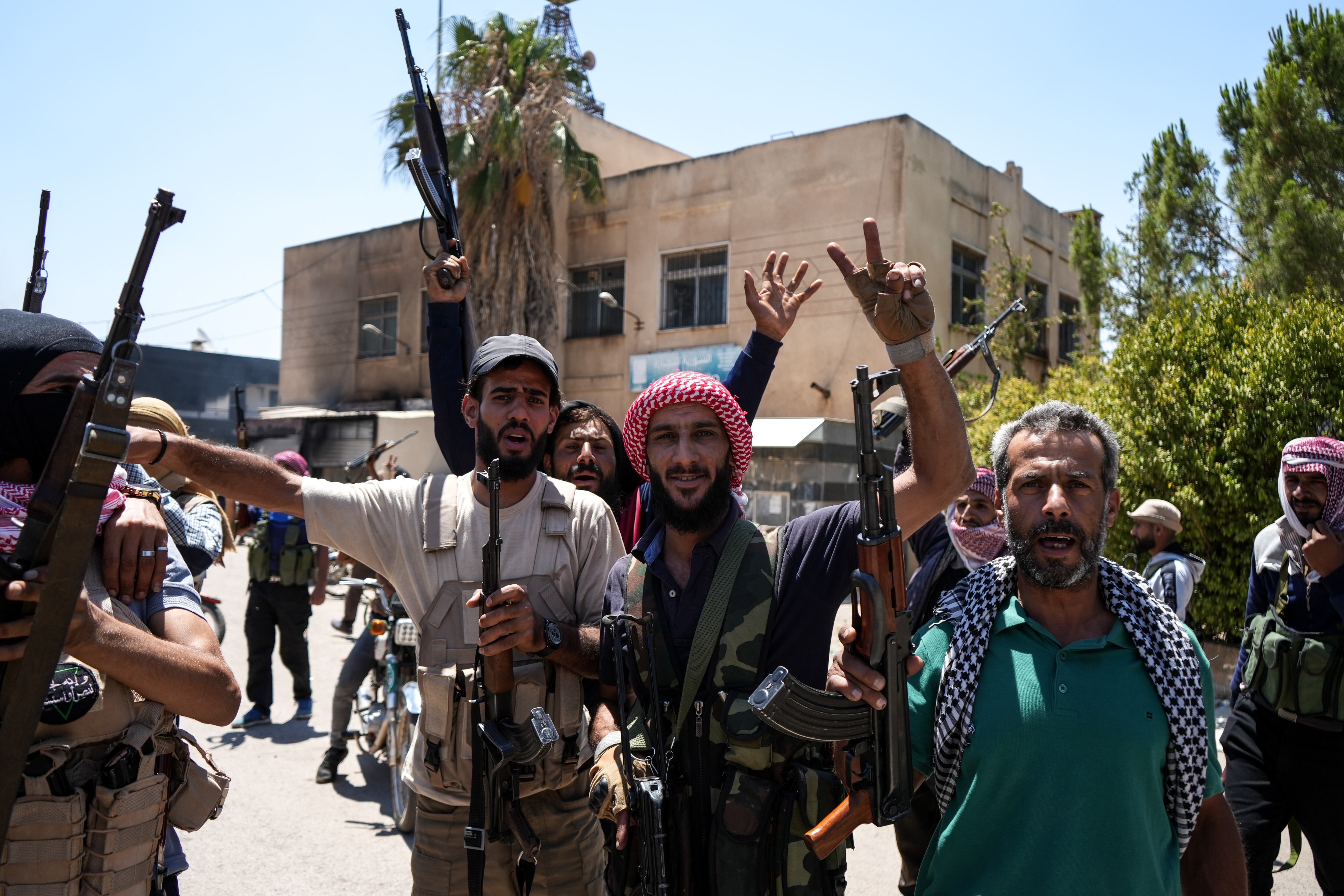 Siria anuncia un alto el fuego en Sueida después de una semana de enfrentamientos con cientos de muertos.