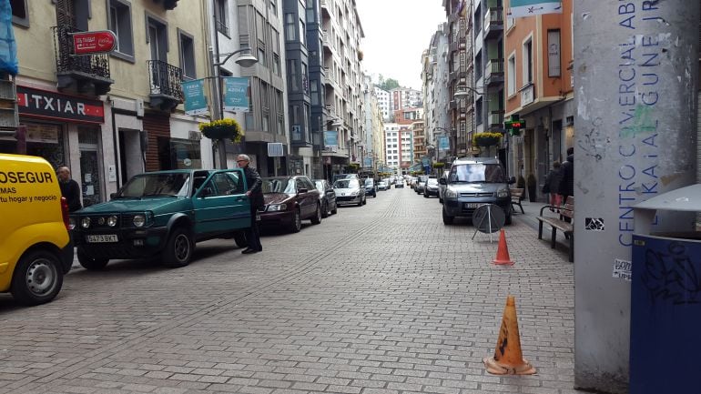 Imagen de la calle Toribio Echevarria, una de las calles comerciales de Eibar