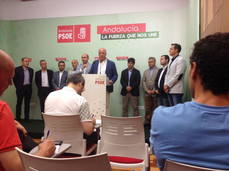 Antonio Ruiz, Francisco Conejo y los alcaldes y diputados del PSOE por Córdoba afectados por el reparto de los fondos europeos EDUSI