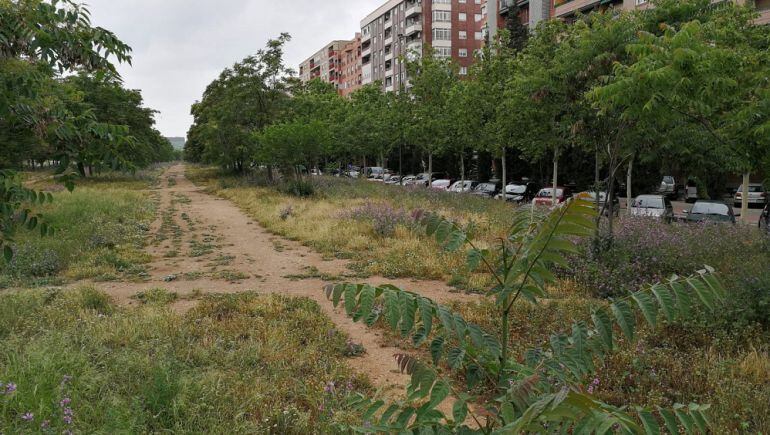 Solar donde se ubicará el nuevo aparcamiento, en la calle Braulio Foz, en el barrio de La Almozara 