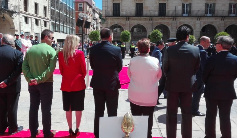 Bellido (segundo por la izquierda) y Echávarri (cuarto) en el Día de la Policía Local