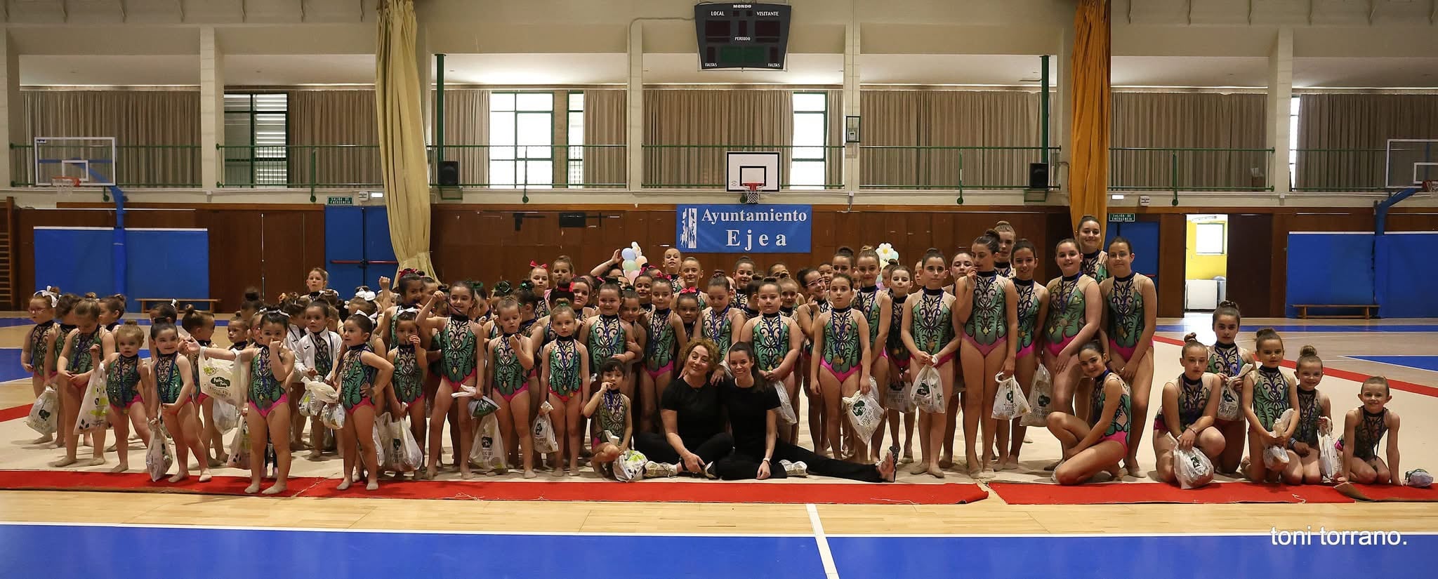 Exhibición de la escuela del Club Rítmica Ejea