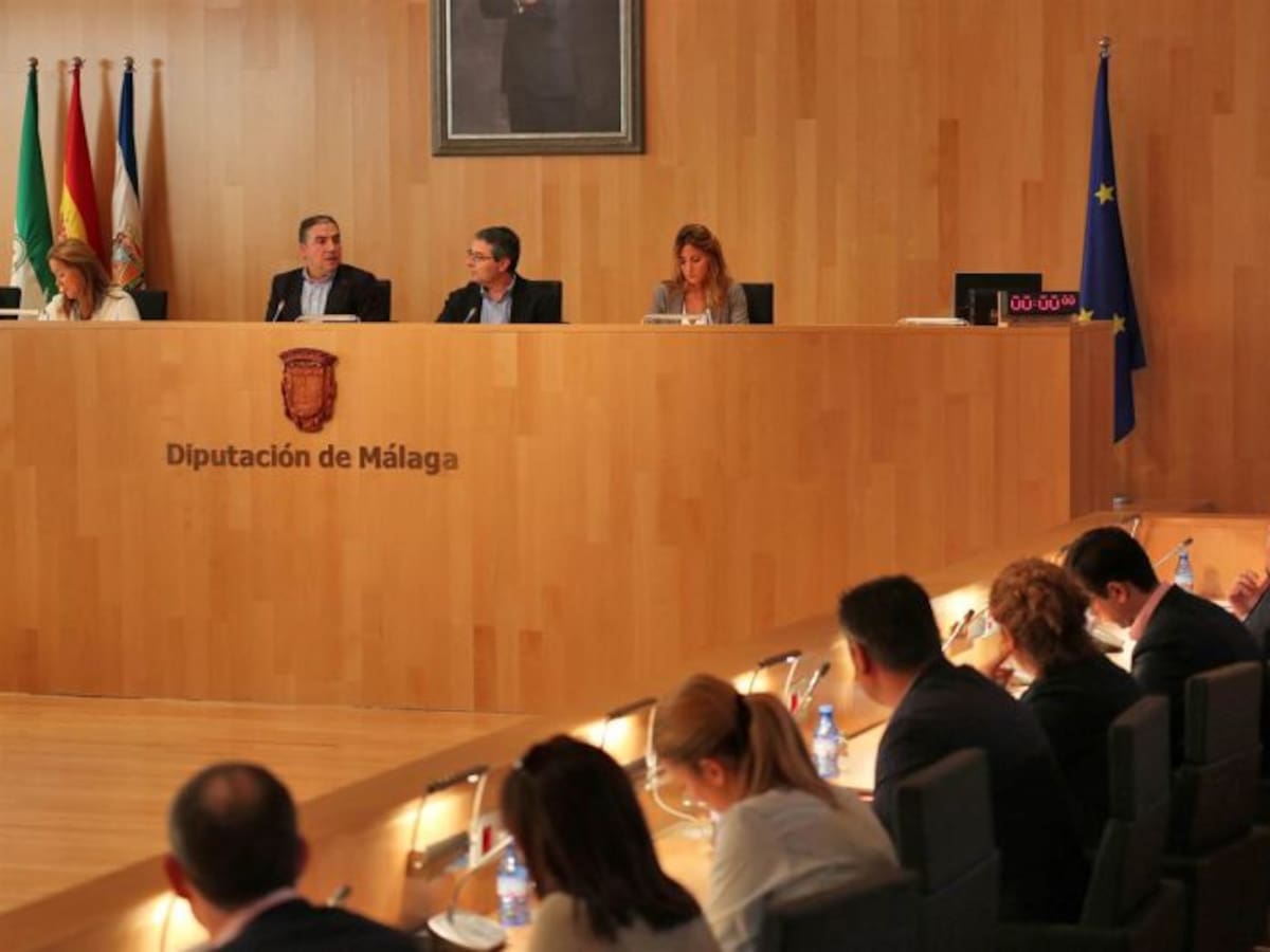 La oposición en la Diputación pone ‘bajo sospecha’ una docena de contrataciones